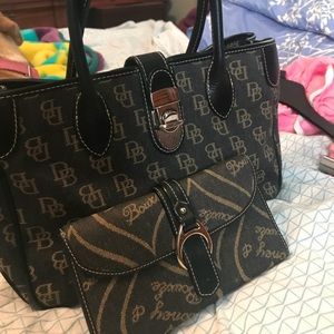 Dooney & Bourke Tote & wallet set bag purse nice